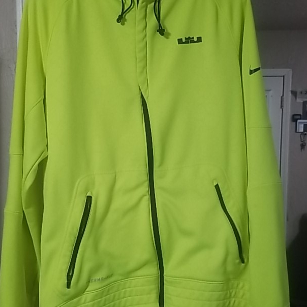 Lbj nike hoodie